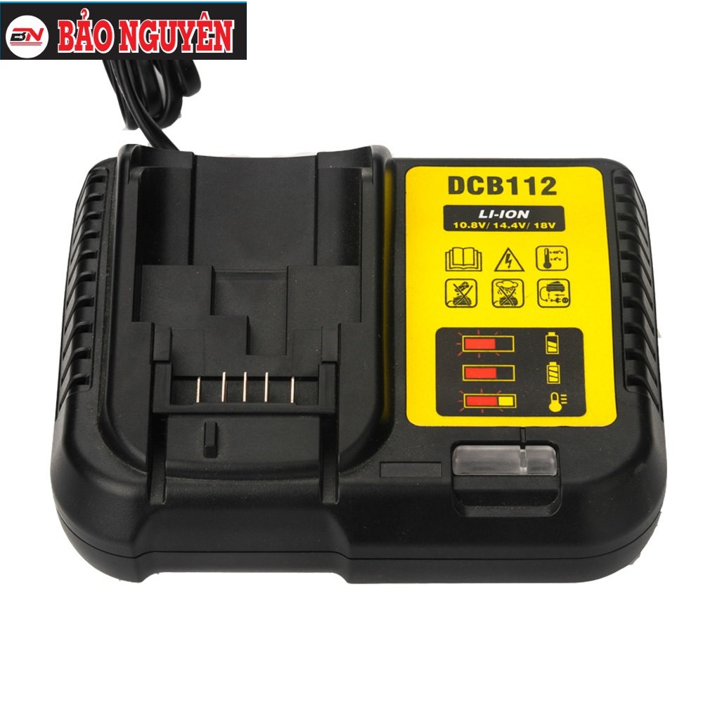Sạc Dewalt DCB118- 3A , điện 220v. BN.