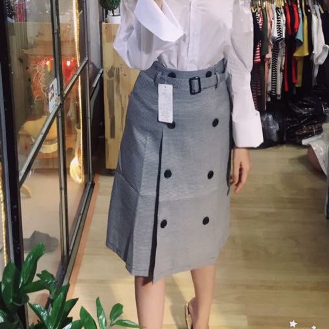 Chân váy dài kẻ hai lớp,mặc đi chơi hay đi làm đều ok a. Chân váy kết hợp với áo somi hoặc croptop xinh yêu lắm a🌸🌸🌸.