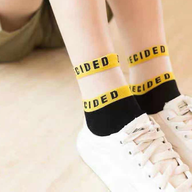 Vớ ống cao in chữ kiểu dáng Hàn Quốc dành cho nữ