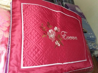 Vỏ gối satin thêu hoa