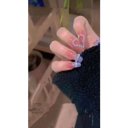 móng giả_nail box móng thiết kế trái tim khi kết ghép 2 ngón lại với nhau