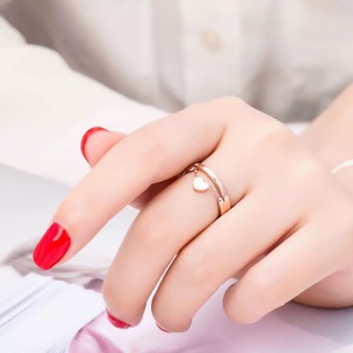Nhẫn titan ko đEn cách điệu trái tim NT021