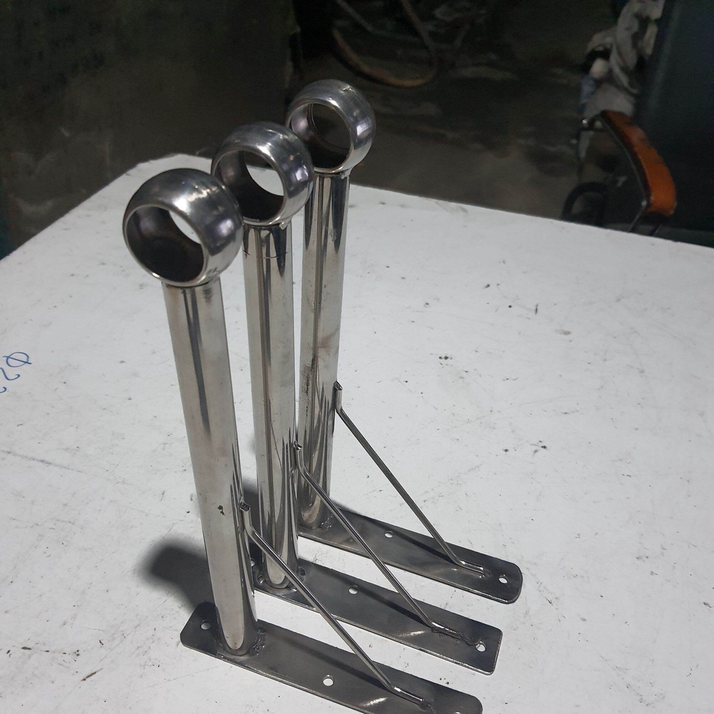 Combo 3 bass xỏ ống inox tròn o22mm, o25mm, o32mm xuyên qua ,từ tường ra 20cm/25cm/30cm , có chống ke đỡ chắc chắn .