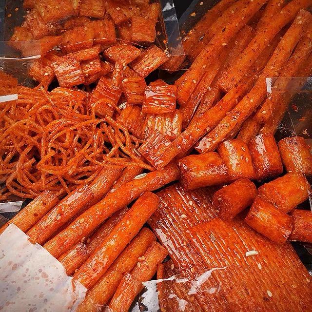 Combo 2 gói Tăm cay / Thanh cay đỏ Hằng Đại Hương vị Bò miếng Món ăn vặt tuổi thơ gói siêu lớn 320g