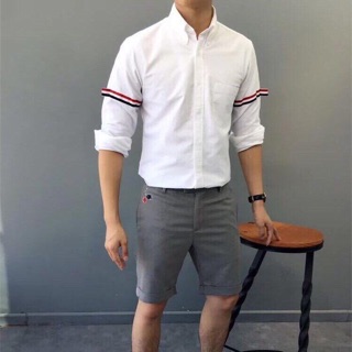 sơ mi trắng sọc ở tay