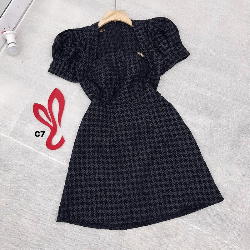 Đầm cổ vuông tay phồng