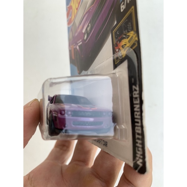 Xe Hot Wheels Dodge Challenger Drift Car