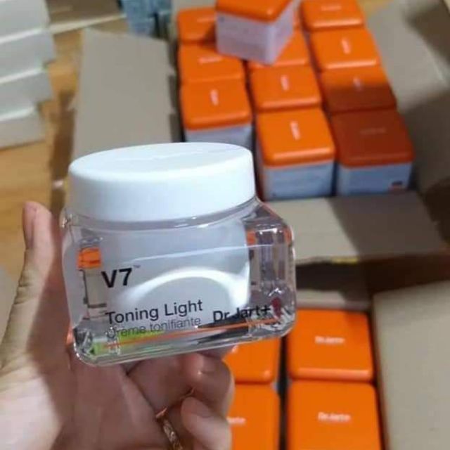 Kem dưỡng trắng da  V7 Toning Light