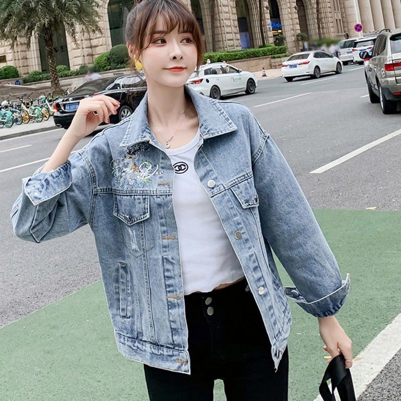 2021 Áo khoác denim thêu kiểu Hàn Quốc nhỏ màu đỏ mới dành cho nữ mùa xuân và mùa thu Áo khoác mỏng đa năng rộng rãi và