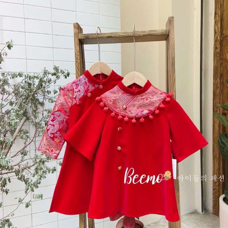 ÁO DÀI TẾT BEEMO CÁCH TÂN NHUNG MỀM PHỐI GẤM ĐỎ BÉ TRAI BÉ GÁI