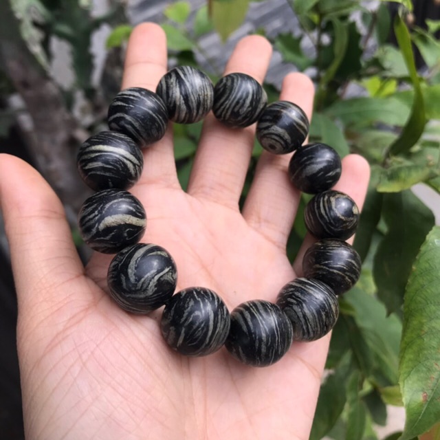 Vòng tay trầm hương sánh thiên nhiên loại 2 size 16 -18mm