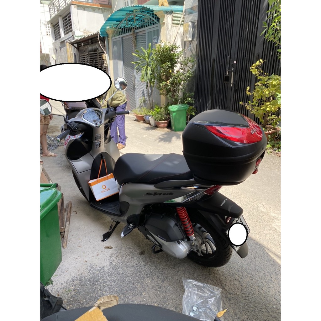 Thùng xe Sh mode , thùng givi E250N kèm đế và kit gắn trên cảng zin xe SH , hàng Givi chính hãng, bảo hành 2 năm