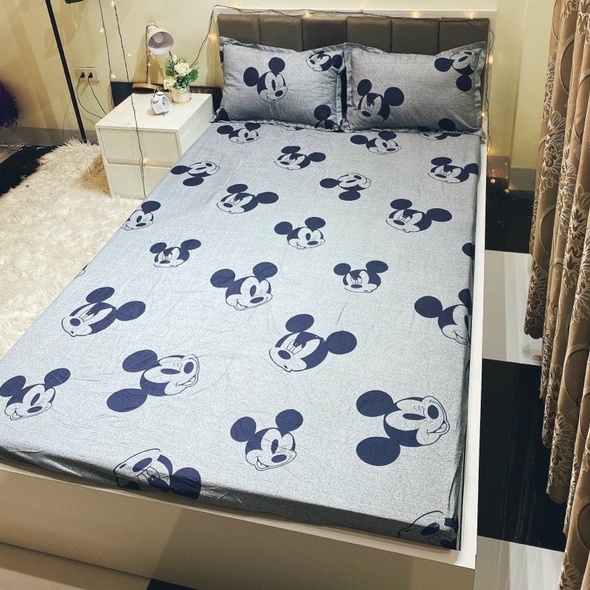 Ga Trải Giường Poly Cotton, Ga Nệm Mùa Hè Poly Cotton Kèm 2 Vỏ Gối Nằm Đủ Kích Thước Mẫu MICKEY XÁM