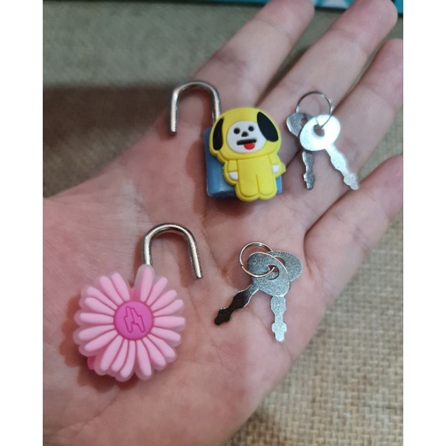 Ổ khóa mini mẫu xinh siêu hạt dẻ.