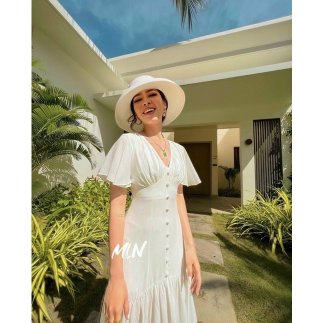 MAXI TRẮNG CỔ V PHỐI NÚT ĐUÔI CÁ