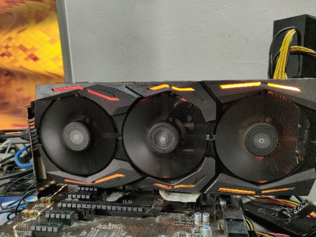 Card màn hình Asus ROG Strix GTX 1070 LED RGB 3 Fan Aura Sync Có Backplate