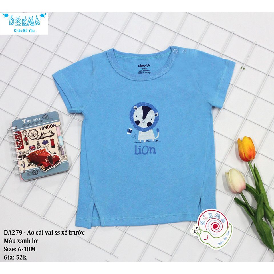 Dokma - Áo cài vai SS xẻ trước bé trai 6-18m