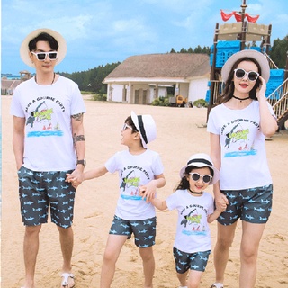 Áo thun gia đình in hình cá mập have a gourme party dlx
