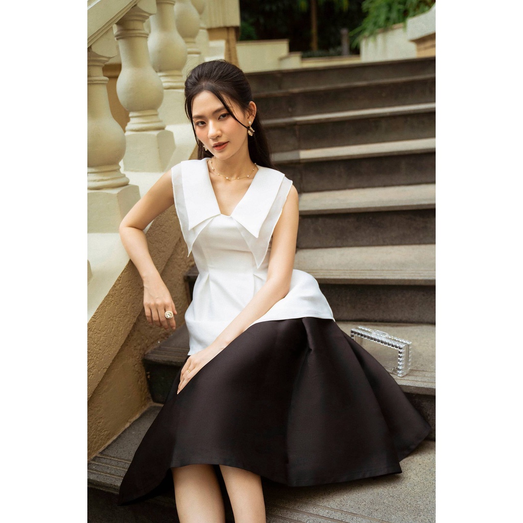 Áo sát nách dáng peplum cổ sen nhọn AMELIE A21021
