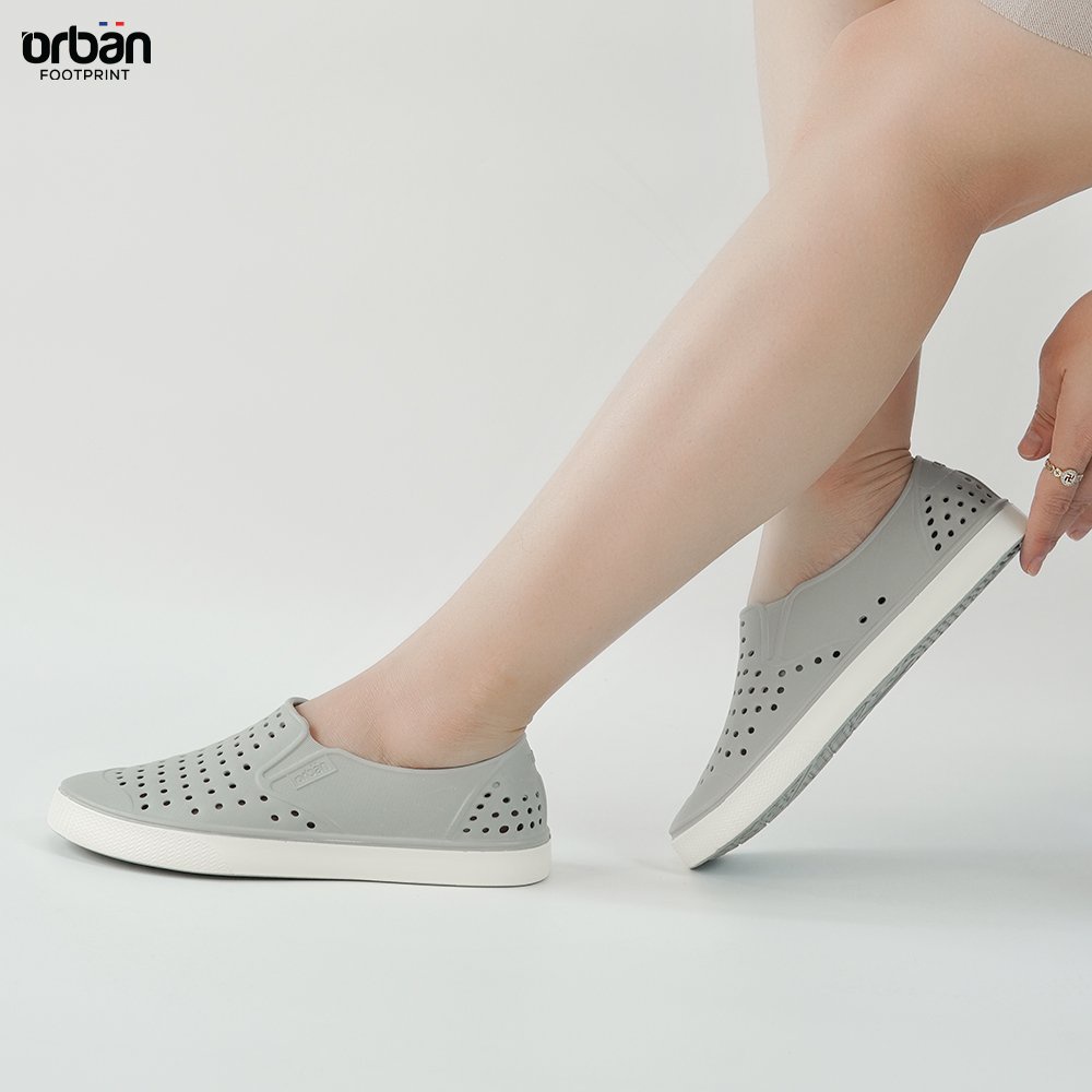 Giày sục Urban lỗ thoáng đi mưa, siêu nhẹ - D2201 Ghi trắng