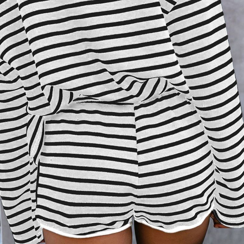 Bộ Đồ Ngủ 2 Món Áo Tay Dài Cổ Tròn Phối Quần Short Dây Rút In Họa Tiết Kẻ Sọc Xinh Xắn Cho Nữ