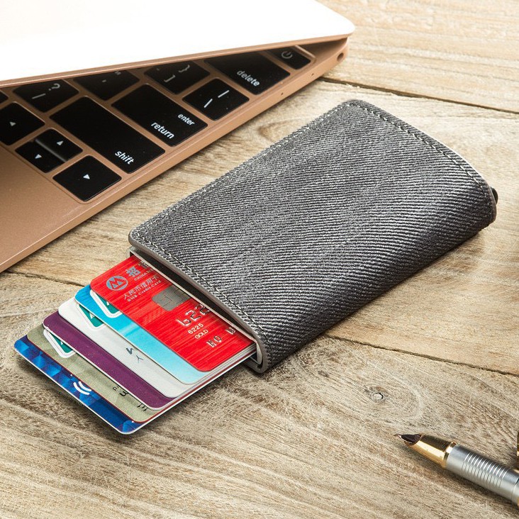Bóp đựng thẻ tín dụng, Ví đựng thẻ tín dụng thông minh có hộp dựng thẻ bằng kim loại