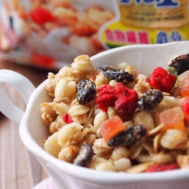 Ngũ cốc hoa quả tươi sấy khô Calbee 750g Nhật Bản
