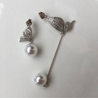 Khuyên tai bạc cánh bướm