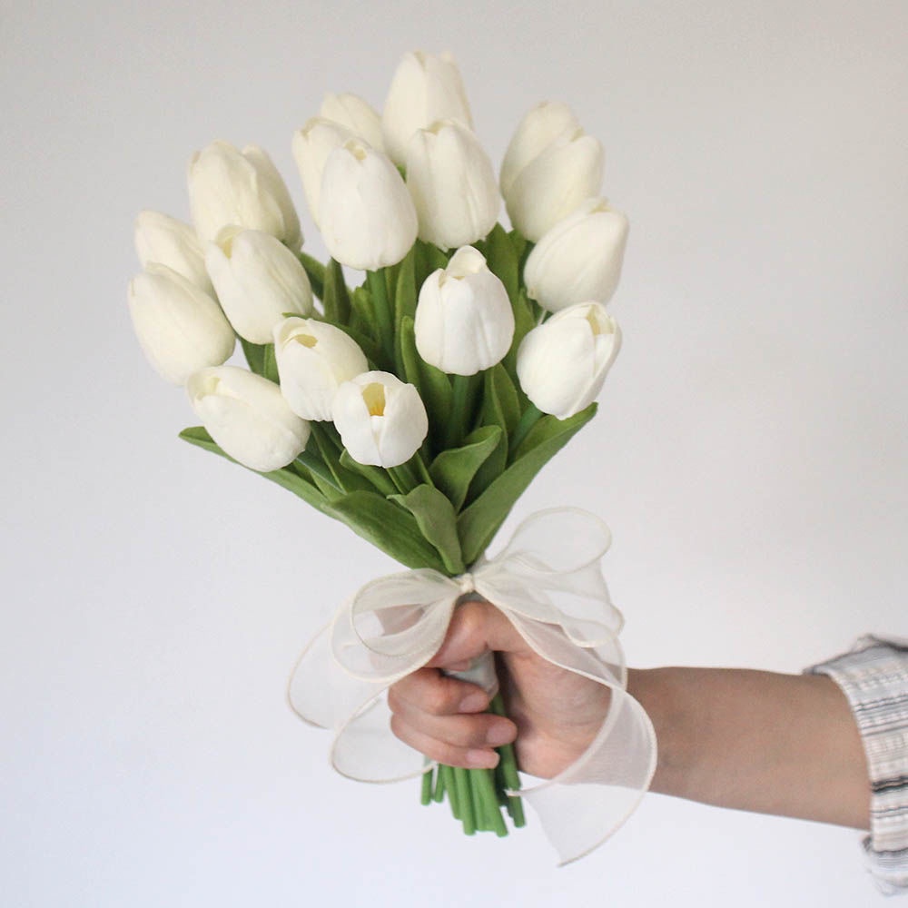Bó Hoa Tulip Giả Cầm Tay Dùng Làm Đạo Cụ Chụp Ảnh Cưới / Studio | Shopee  Việt Nam