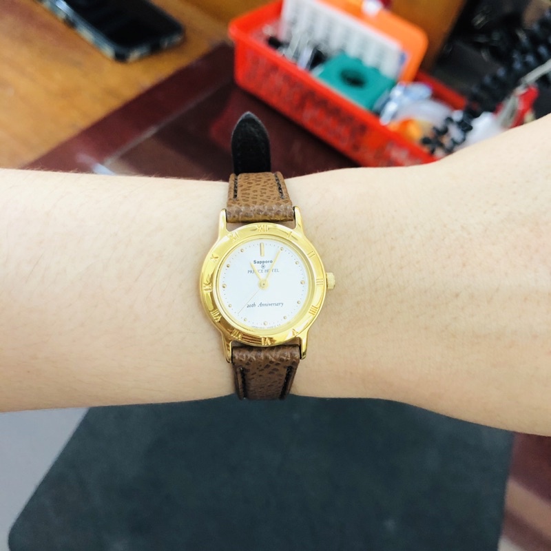 Đồng hồ nữ si nhật hiệu Vega