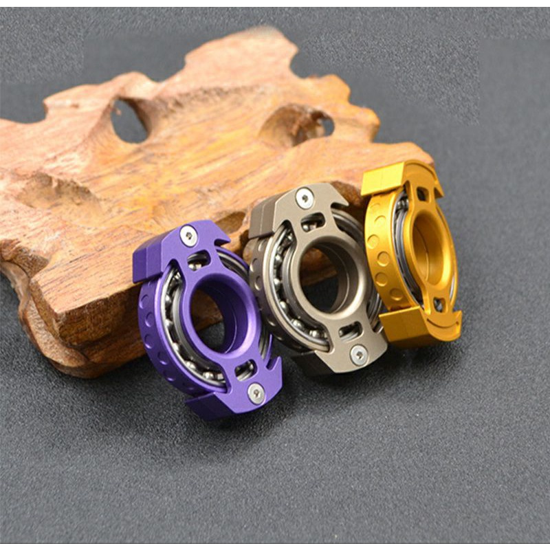 Spinner xỏ ngón hợp kim