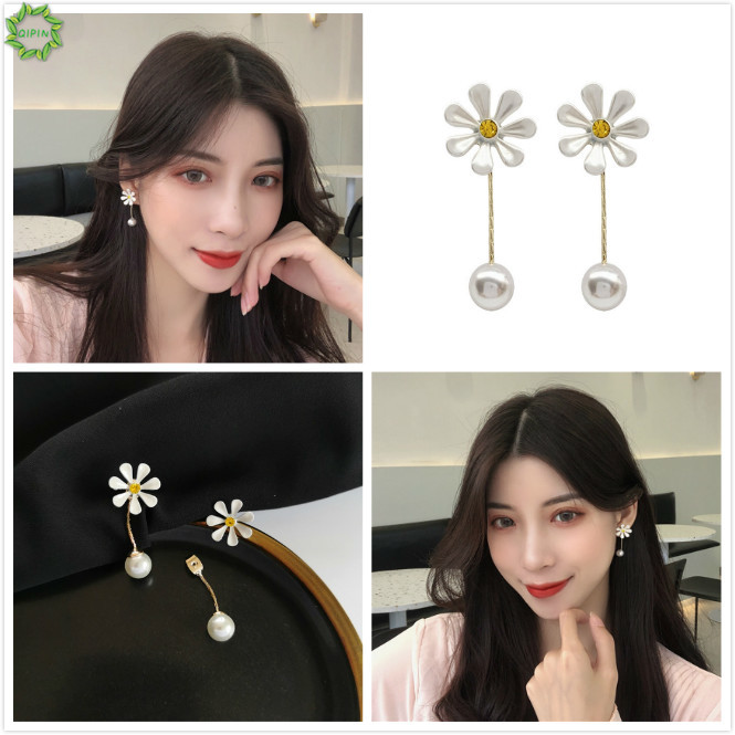 Bông tai họa tiết hoa cúc đính ngọc trai nhân tạo phong cách Hàn Quốc