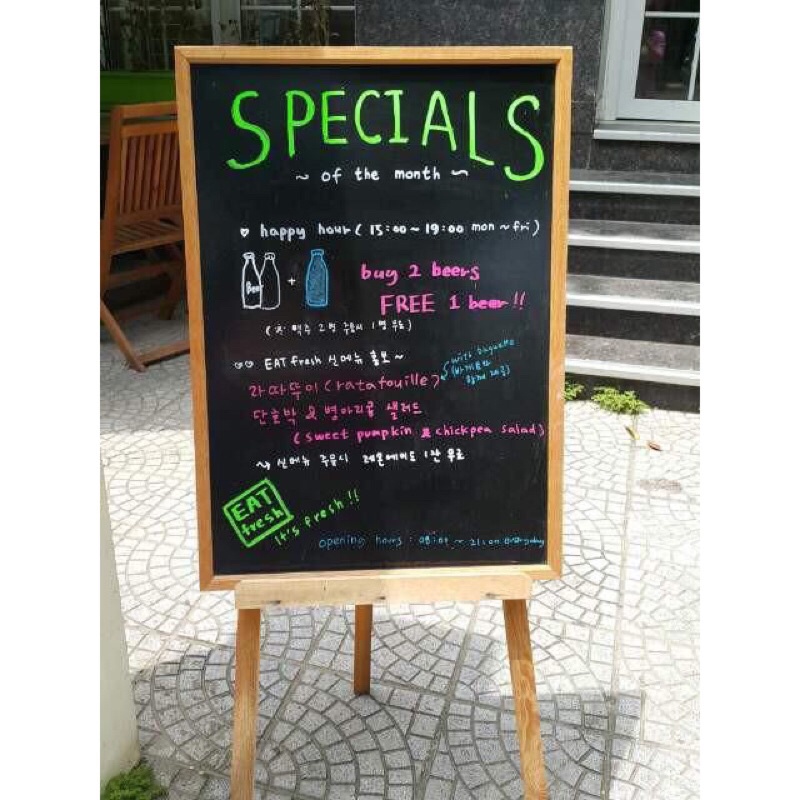 Bảng menu đen khung gỗ