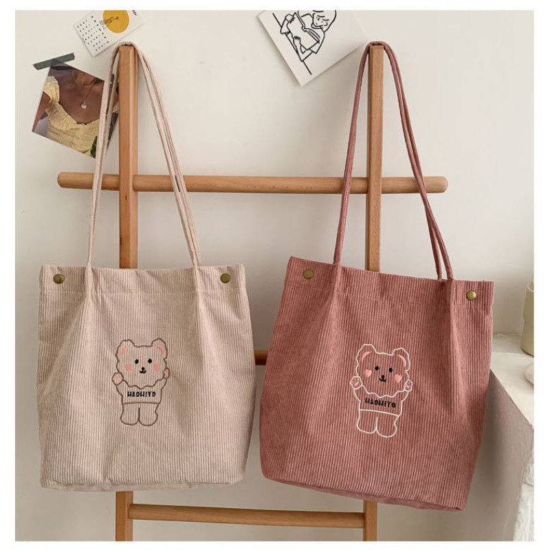 Túi tote vải đeo vai nhung tăm hình gấu thêu 3 nút bấm form túi cứng cáp sang xịn mịn mã TP1 | tiemtuitotebypat