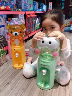 BÌNH NƯỚC ĐỨNG HOẠT HÌNH 2 LÍT CHO BÉ