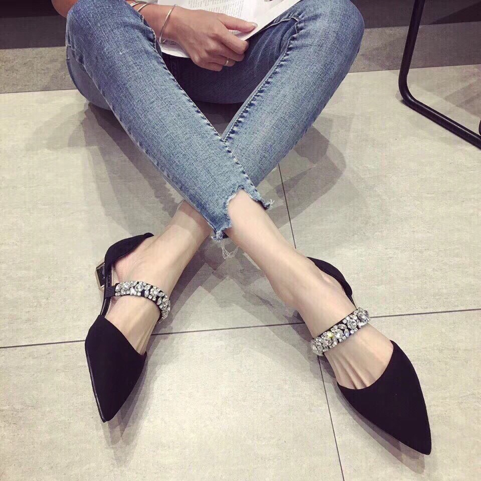 Sandal bít mũi quai ngang đính đá sang chảnh - Form rộng 1 size | BigBuy360 - bigbuy360.vn