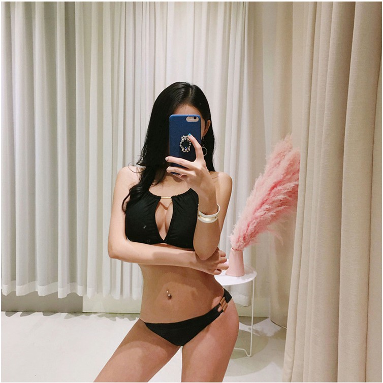 Bikini 2 mảnh ôm ngực sexy