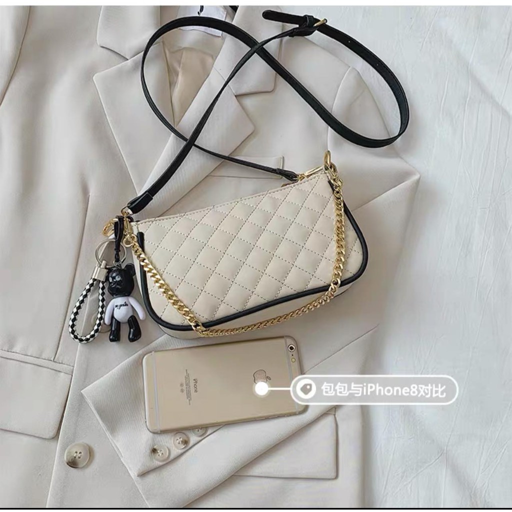 Túi đeo chéo nữ kèm móc gấu 69K,💖FREESHIP💖,size 18 cm | BigBuy360 - bigbuy360.vn