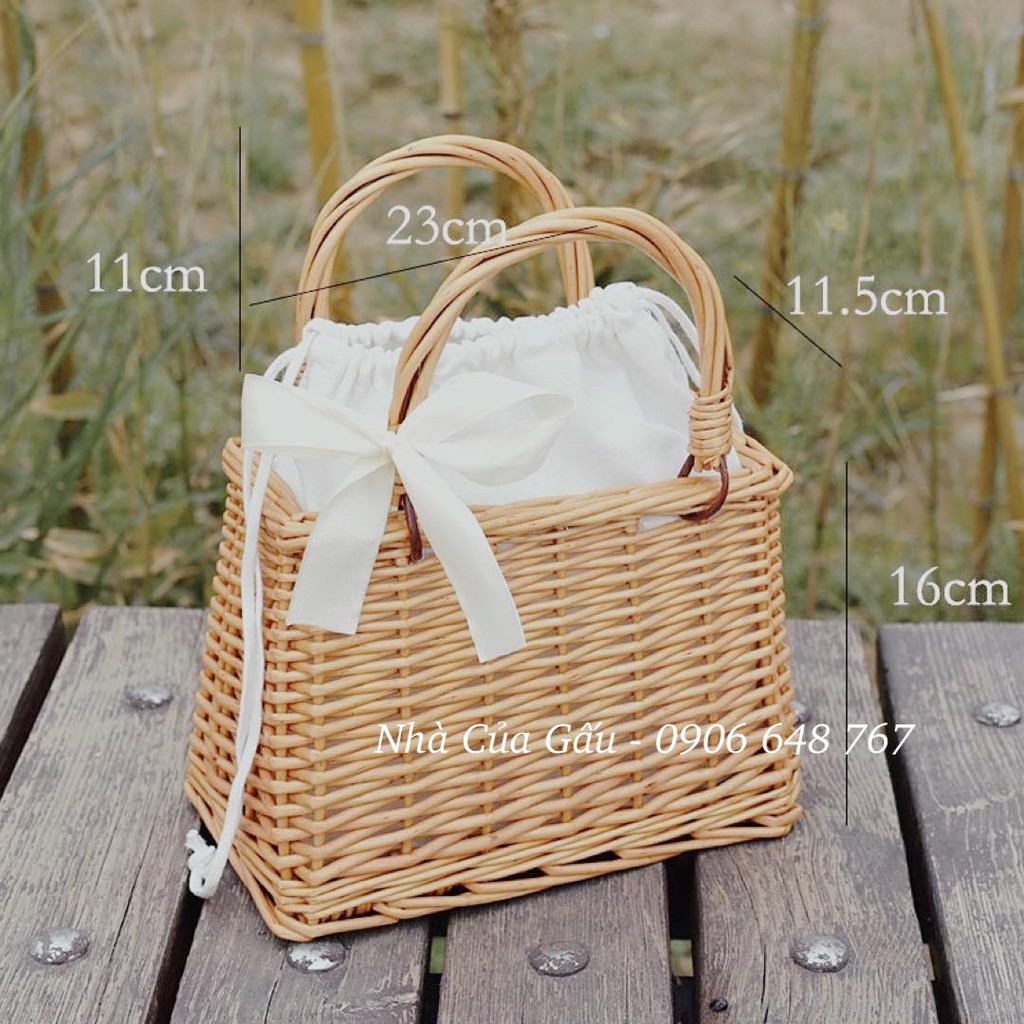 Giỏ mây đan nơ làm phụ kiện sống ảo là xuất sắc nha