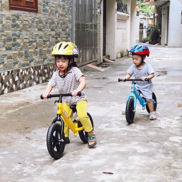 Xe thăng bằng em bé vàng cho bé 18 tháng đến 6 tuổi