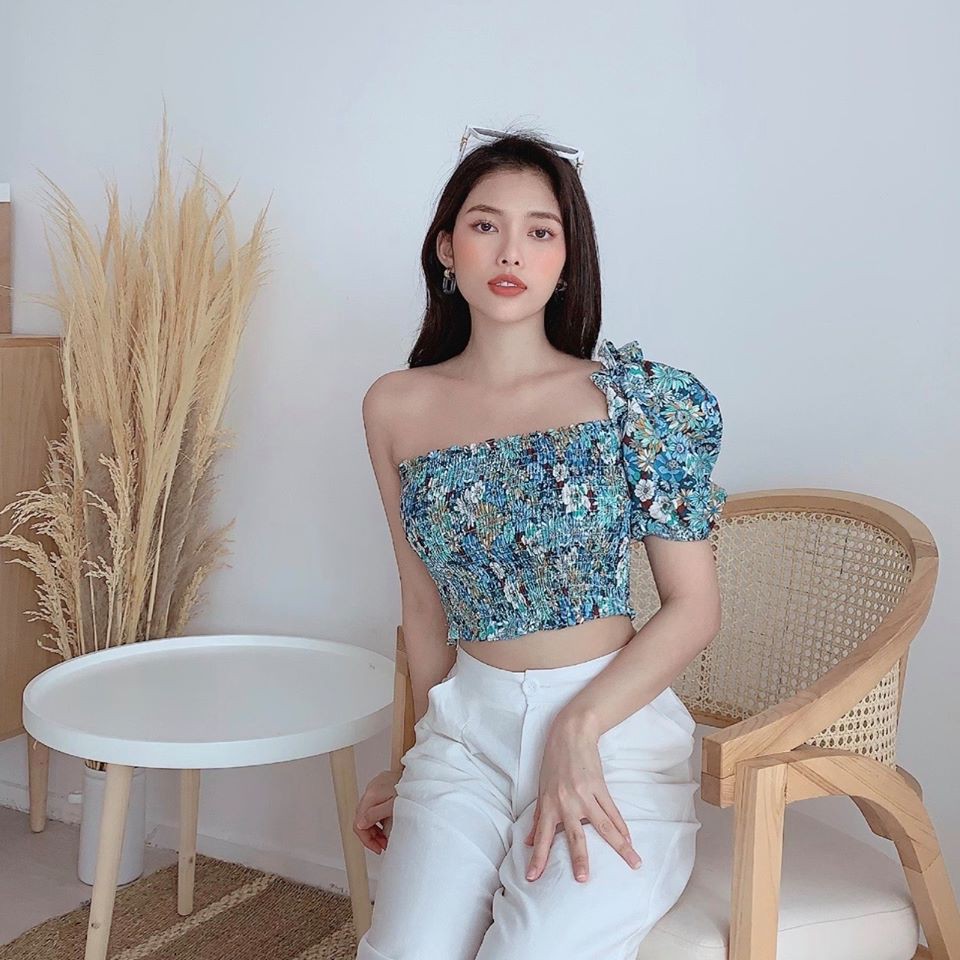 Áo crop hoa nhún chỉ lệch tay