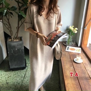 Váy len suông cổ tim