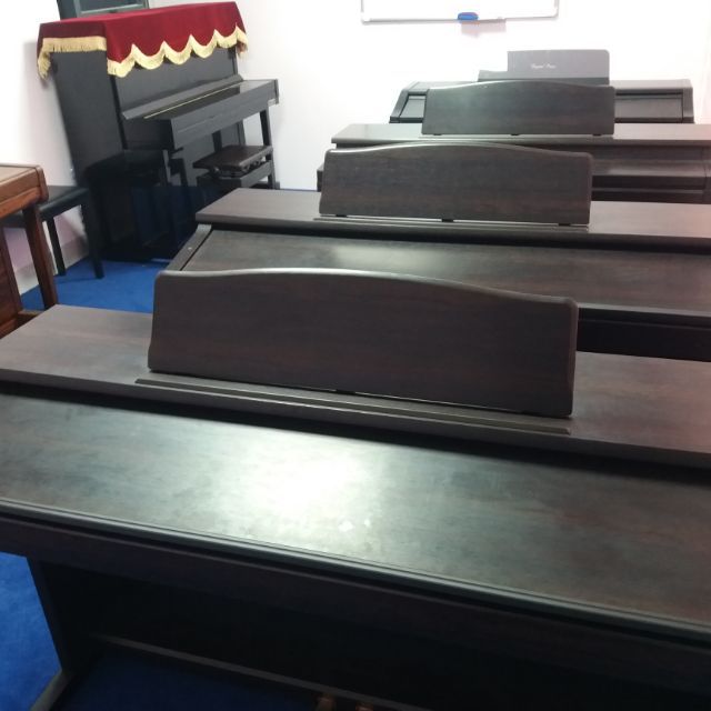 XẢ KHO ĐÀN PIANO CƠ, PIANO ĐIỆN CUỐI NĂM