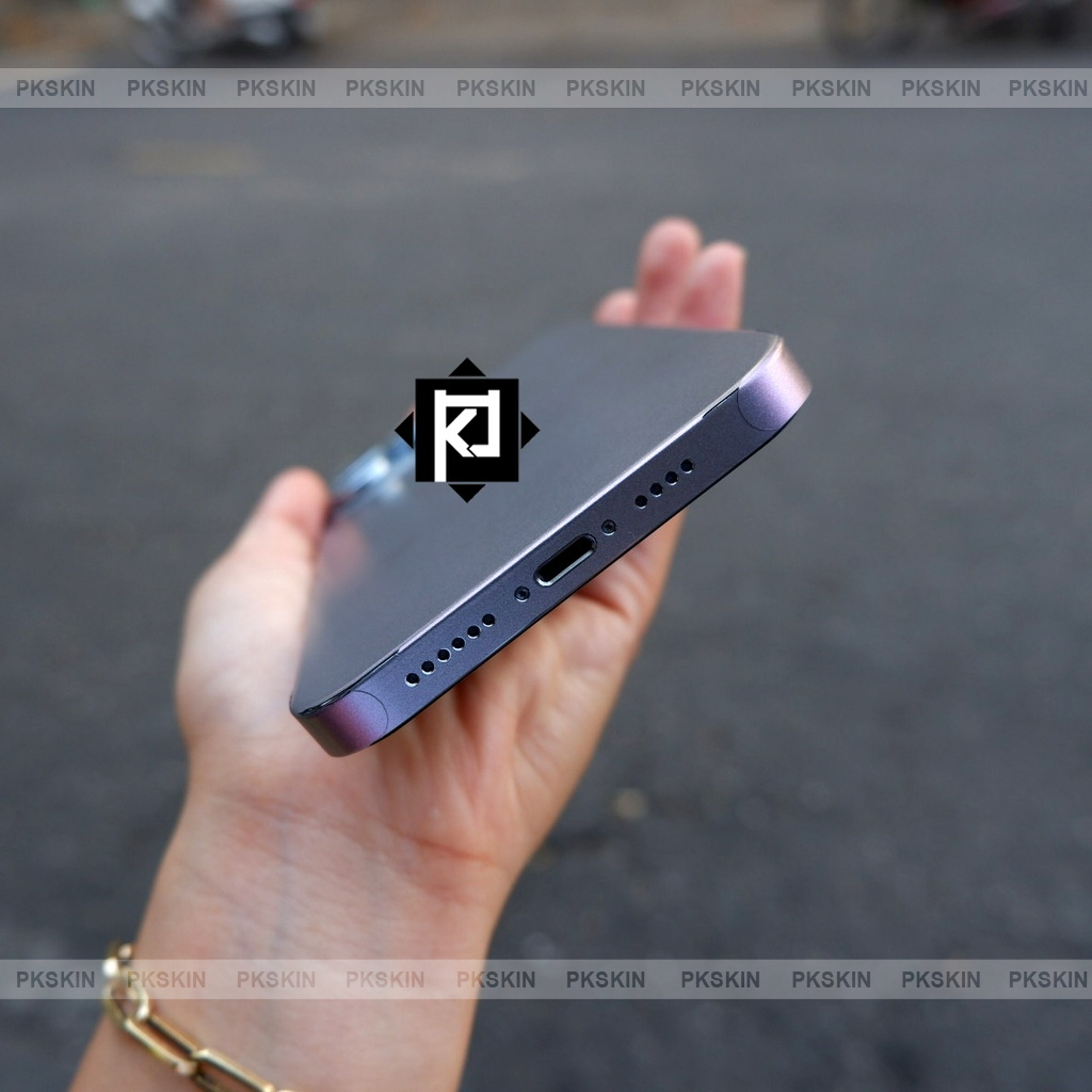 Miếng dán skin full viền iphone 11 , iphone 12 ,iphone xs, xs max ,iphone 13 pro max , 14 pro, 14 pro max tím chuyển màu