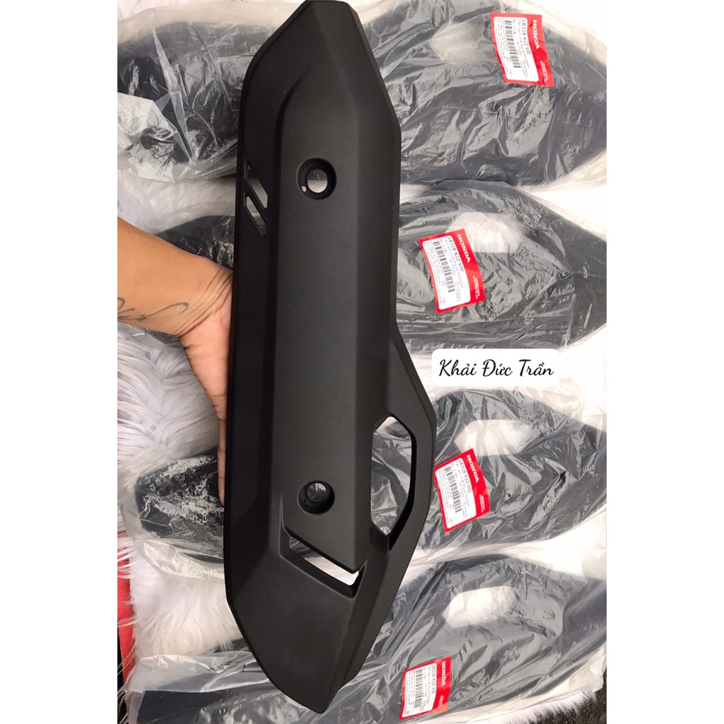 Ốp bô, che bô, tấm cách nhiệt ống xả zin Airblade 160  mẫu mới chính hãng Honda 18318-K2Z-V00