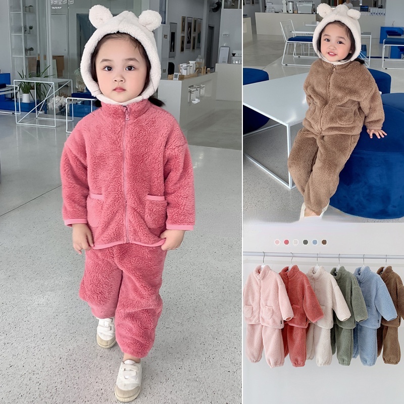 Bộ đồ mặc ở nhà vải lông dày dặn ấm áp cho các bé