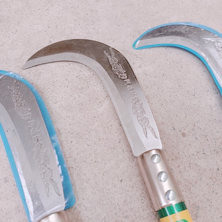 Liềm phát cỏ cầm tay cán dài siêu sắc