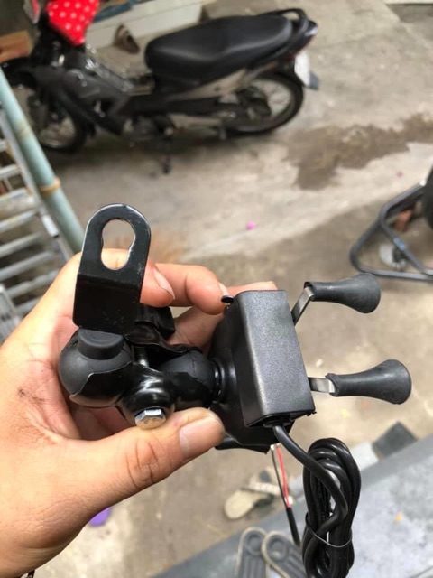 Pat điện thoại tích hợp sạc điện thoại