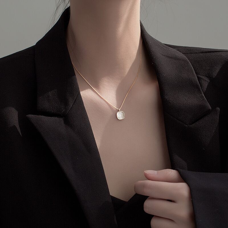 Dây chuyền 19A1452 mặt vuông phối đá xà cừ nhân tạo phong cách đơn giản cá tính hợp thời trang