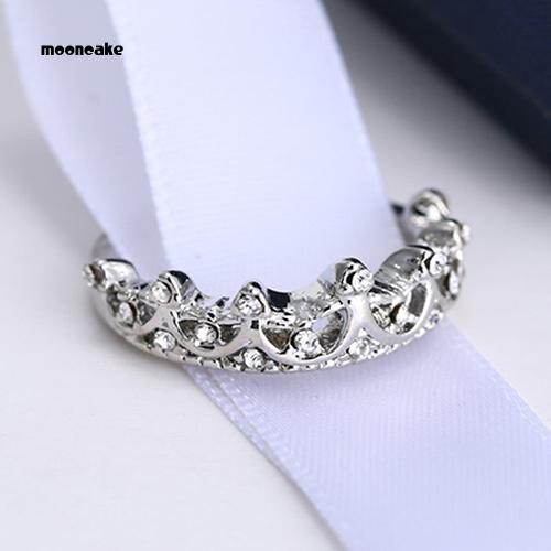 Nhẫn mạ bạc hình vương miện đính đá xinh xắn